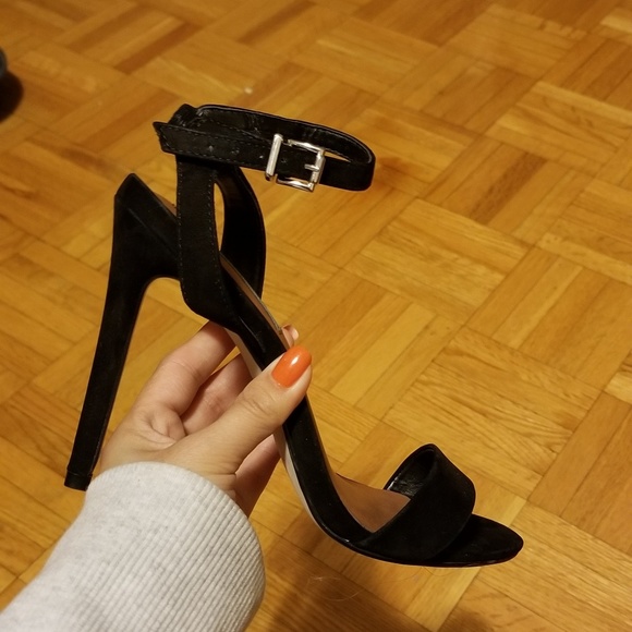 Black heels - Picture 4 of 5